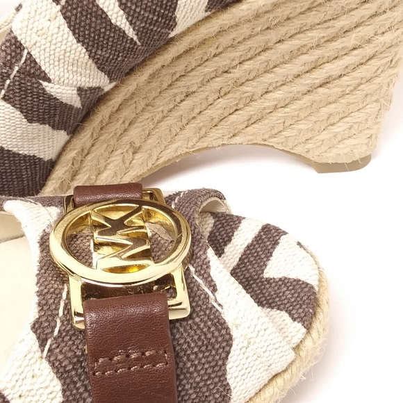 MICHAEL KORS Meg Ivory & Brown Zebra Canvas Gold Logo Jute Wedge Sandals LikeNew - Picture 8 of 8